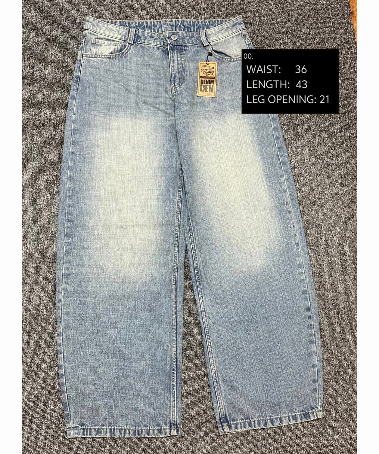 Ice-Blue wash ballon jeans.