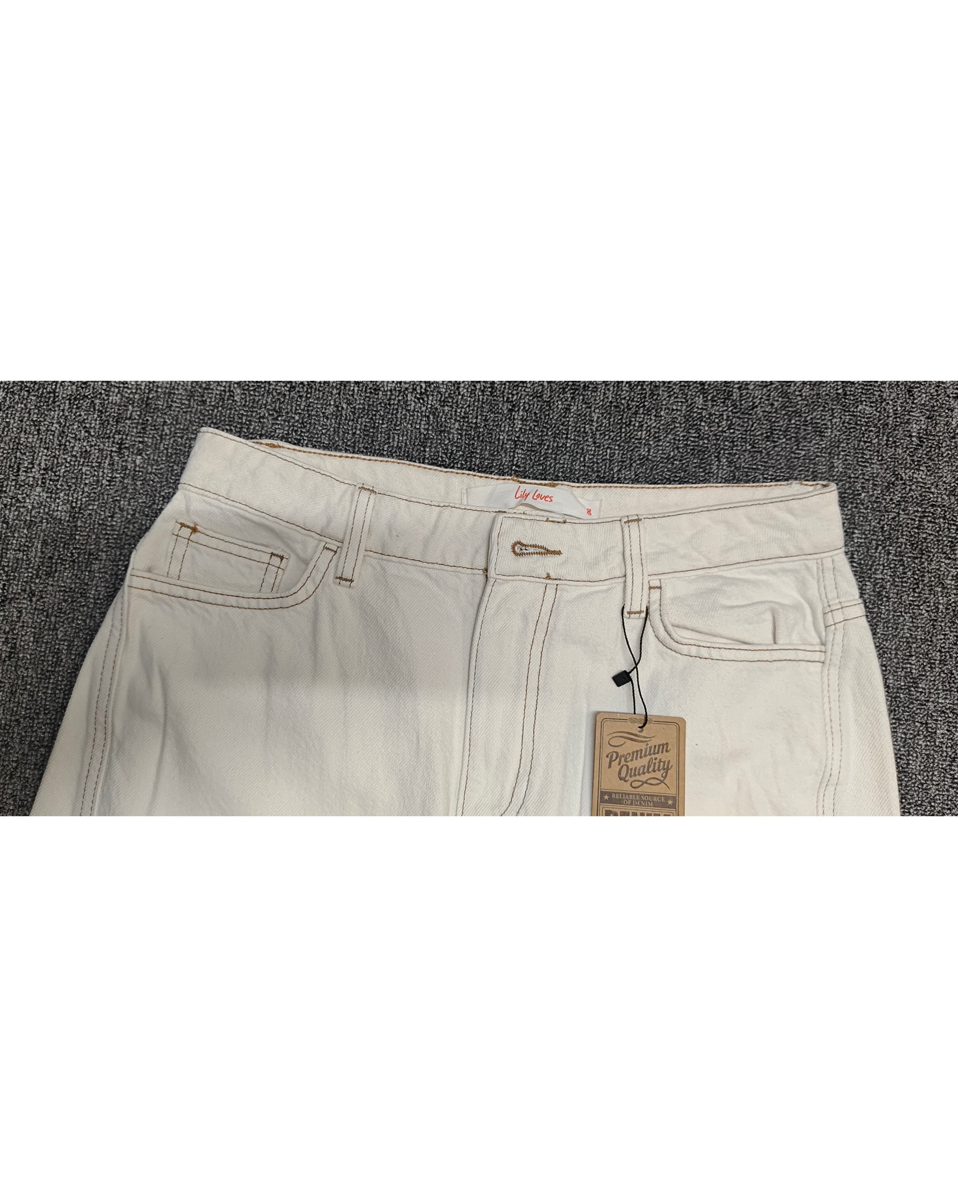 LILY LOVE BOUTIQUE white barrel jeans.  2